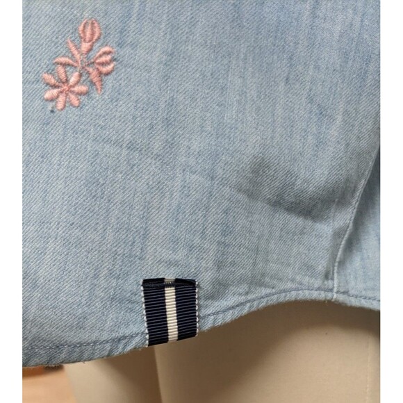 Court & Rowe Blue Chambray Floral Embroidered Short Sleeve Button-Up Shirt M - Picture 4 of 12